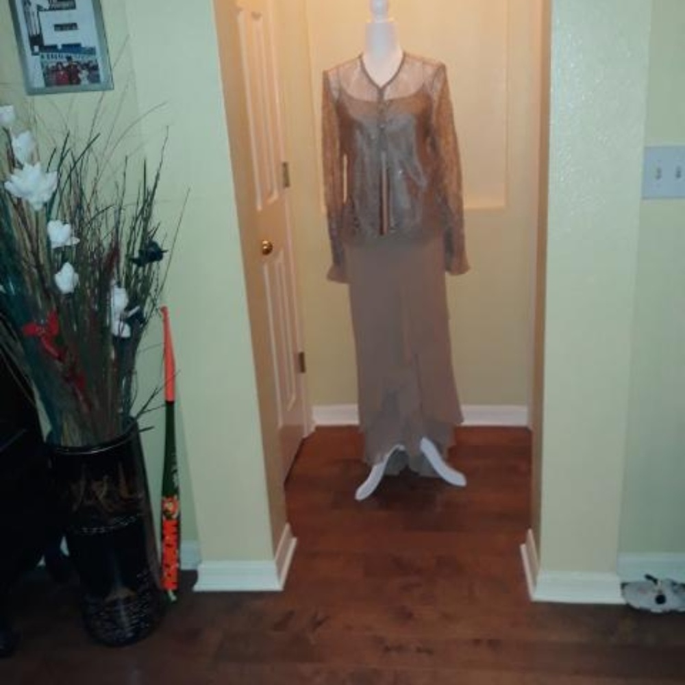 Beige 3 piece evening outfit for romantic evenings